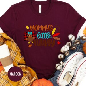 Mom's Lil' Turkey - Festive Thanksgiving Tee