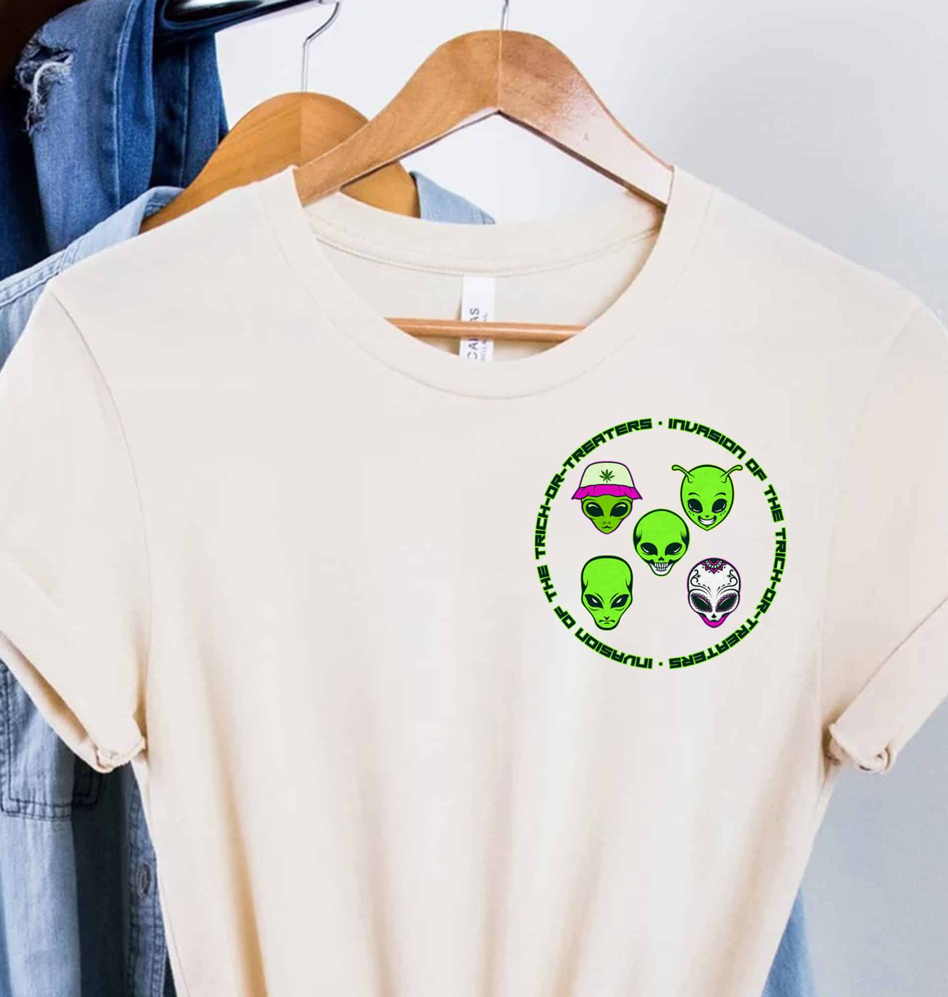 Aliens Emoji Halloween Tee - Comfy & Cool
