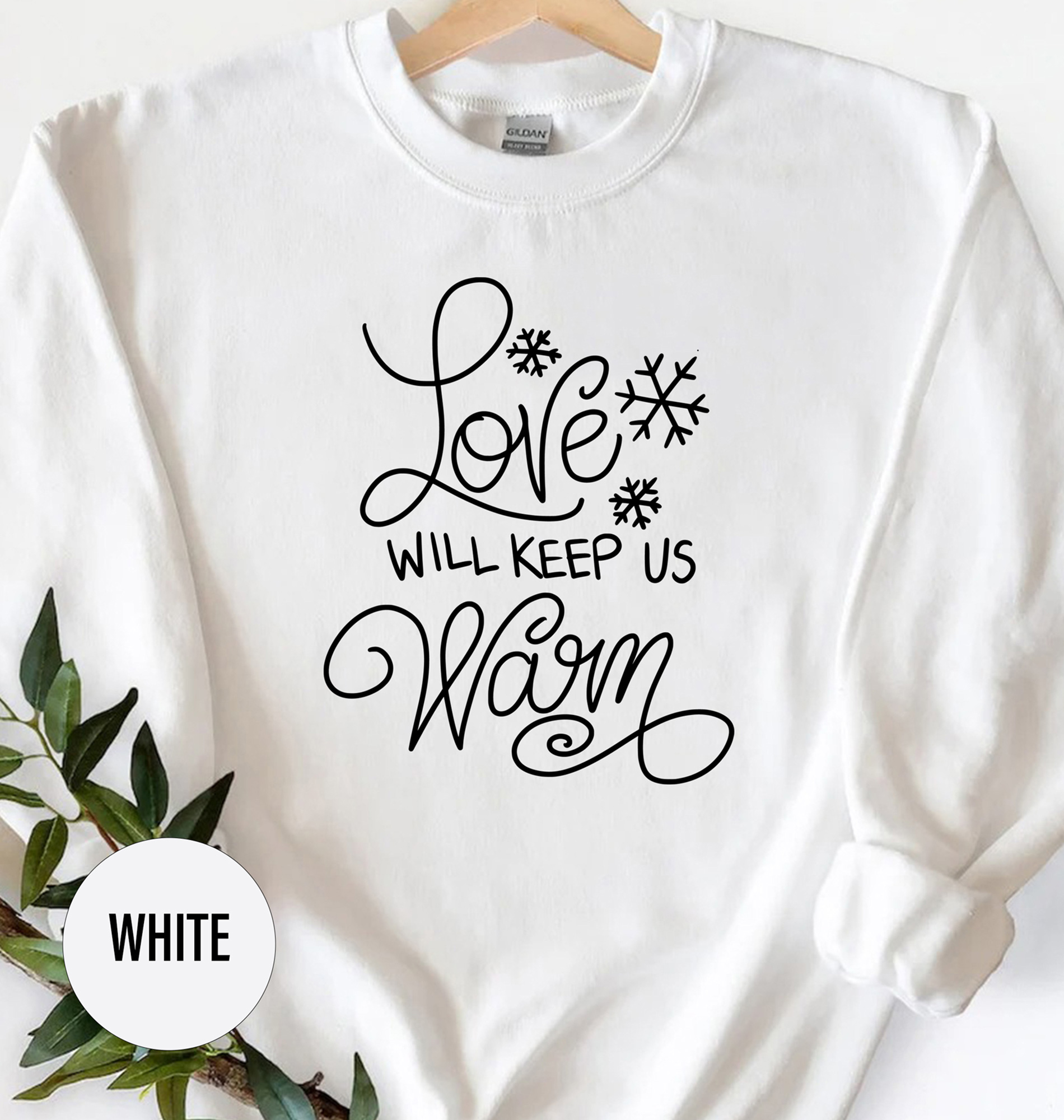 Cozy Love Christmas T-shirt - Holiday Warmth Tee